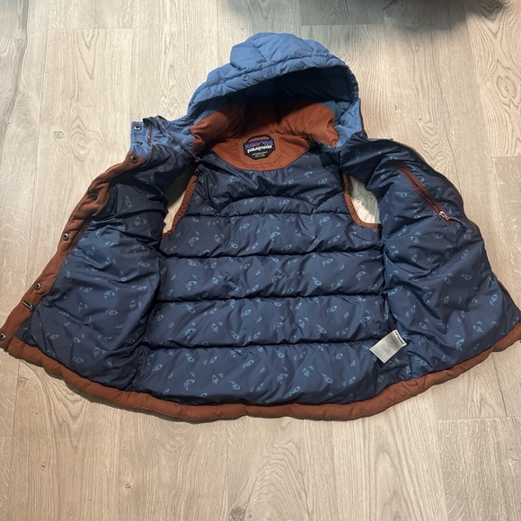 Patagonia Women's Blue and Brown Puffer Jacket - Picture 4 of 4